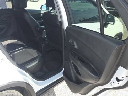 Used 2022 Chevrolet Trax LT w/ LT Convenience Package FWD image 22