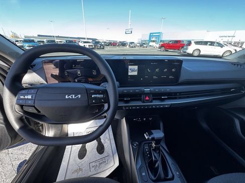 Used 2025 Kia K4 LXS image 13
