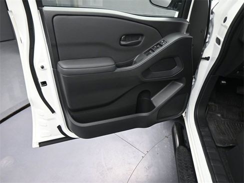 Used 2024 Nissan Frontier S image 17