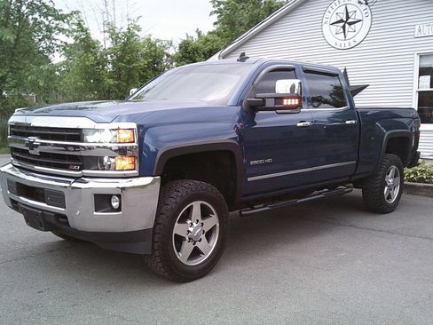 Used 2019 Chevrolet Silverado 2500 LTZ w/ LTZ Plus Package AWD/4WD image 2
