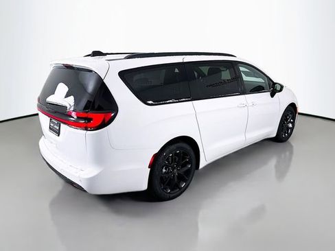 New 2026 Chrysler Pacifica Select w/ S Appearance Package FWD image 7
