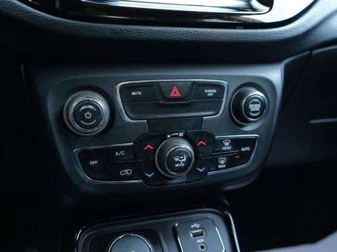 Used 2018 Jeep Compass Limited w/ Navigation Group image 23