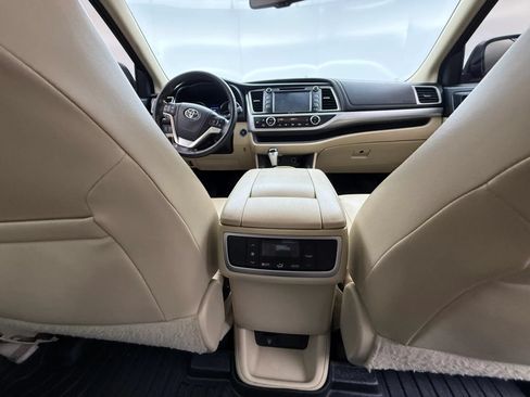 Used 2015 Toyota Highlander XLE AWD/4WD image 21
