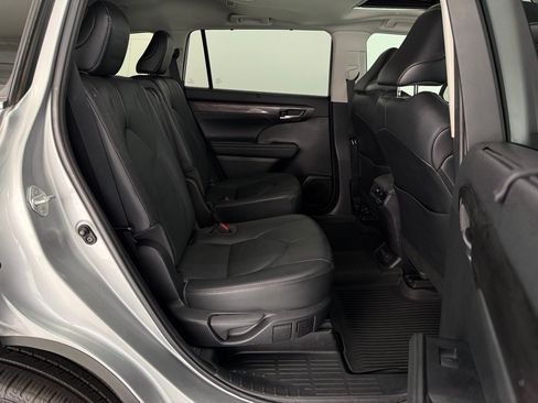 Used 2021 Toyota Highlander Limited AWD/4WD image 29