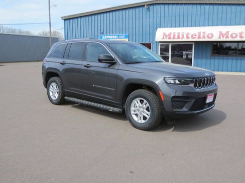 Used 2022 Jeep Grand Cherokee Laredo w/ Luxury Tech Group I image 2