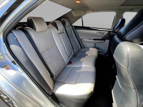 Used 2016 Toyota Camry SE w/ Moonroof Package image 27