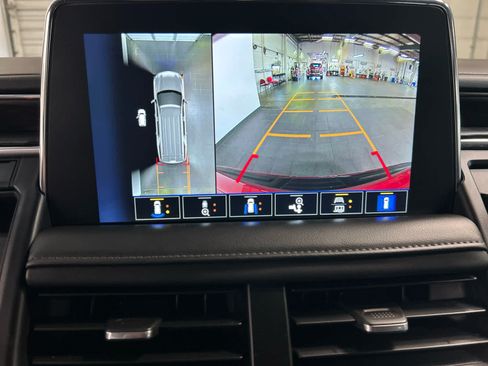 Used 2023 Chevrolet Tahoe Z71 w/ Z71 Off-Road Package AWD/4WD image 5