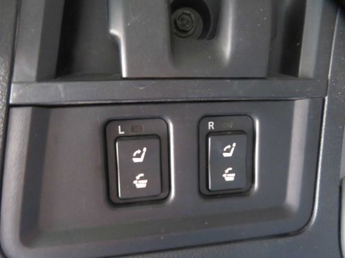 Used 2012 Toyota Sequoia Platinum AWD/4WD image 60