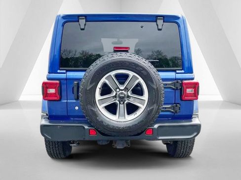 Used 2019 Jeep Wrangler Unlimited Sahara w/ Uconnect 4C Nav & Sound Group AWD/4WD image 6