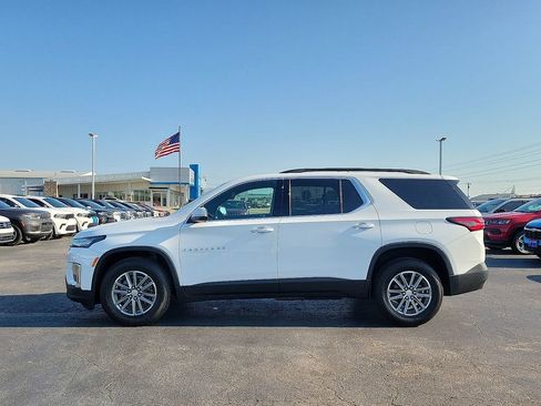 Used 2023 Chevrolet Traverse LT image 3