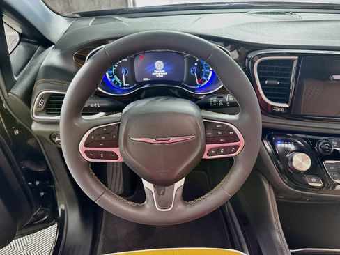 Used 2023 Chrysler Pacifica Pinnacle FWD image 18