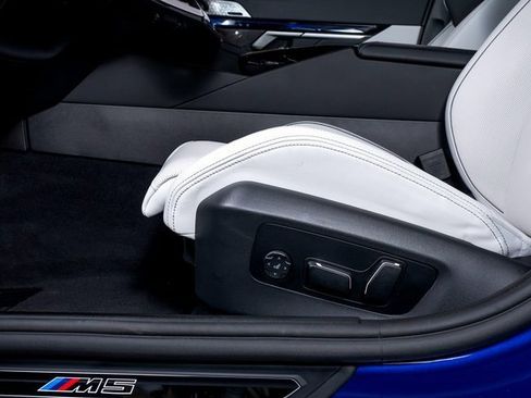 Used 2025 BMW M5 w/ Carbon Package image 23