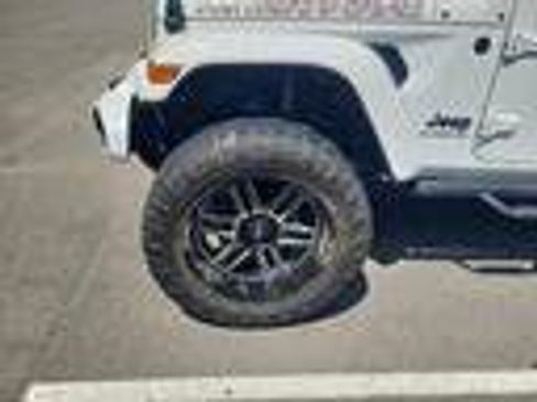 Used 2022 Jeep Gladiator Overland AWD/4WD image 6