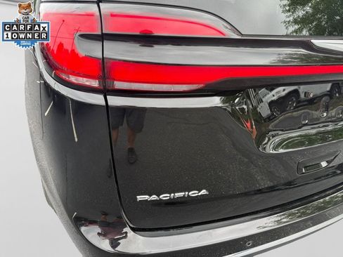 Used 2025 Chrysler Pacifica Select FWD image 19