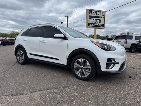 Used 2022 Kia Niro EX Premium FWD image 2