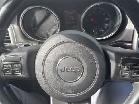 Used 2012 Jeep Grand Cherokee Laredo w/ Laredo E Group image 13