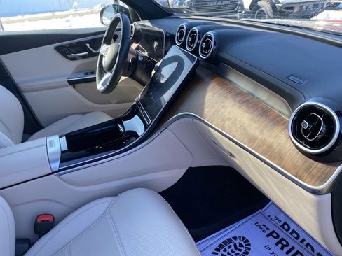 Used 2024 Mercedes-Benz GLC 300 4MATIC image 9