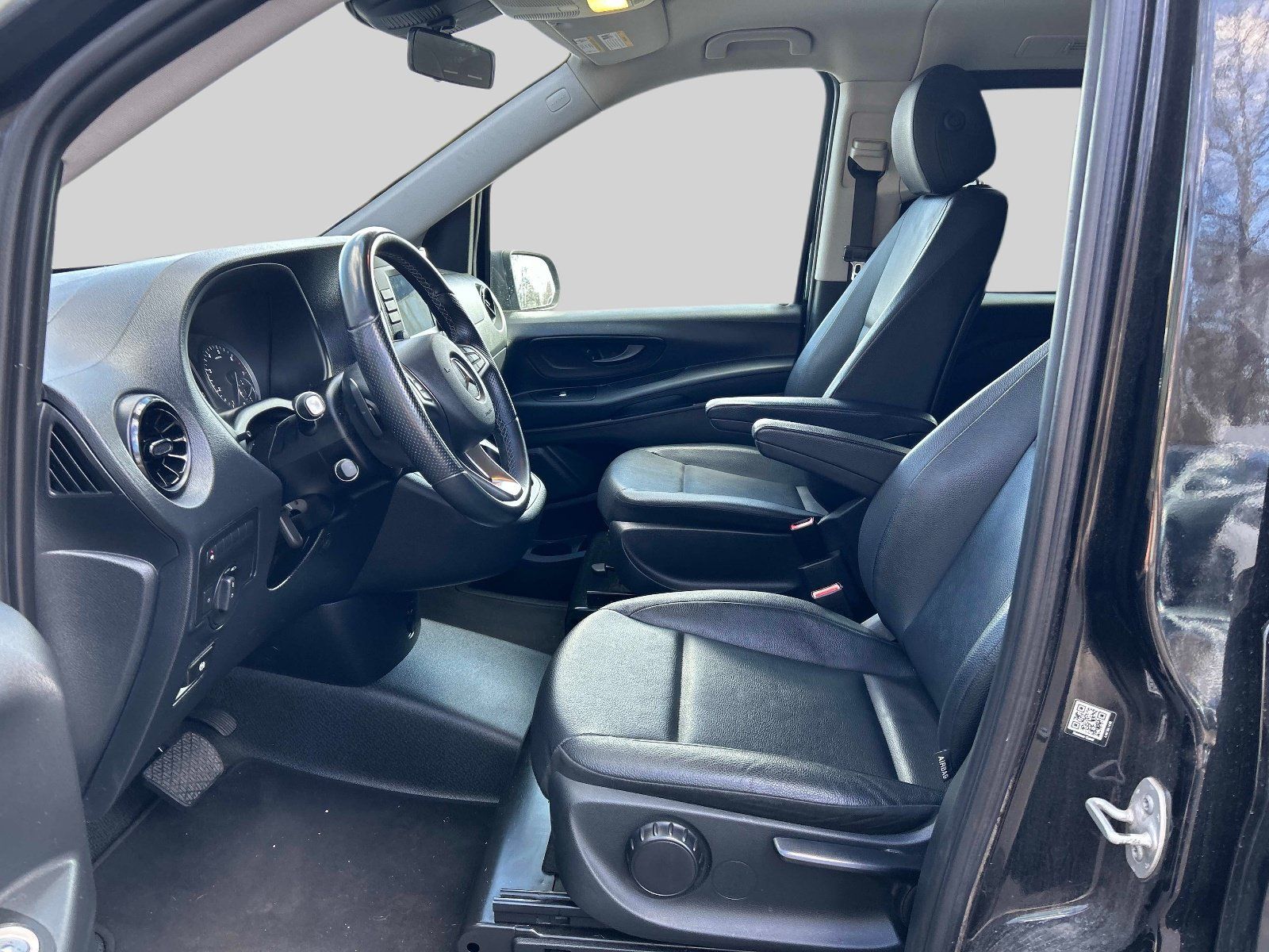 Used 2023 Mercedes-Benz Metris Passenger image 6