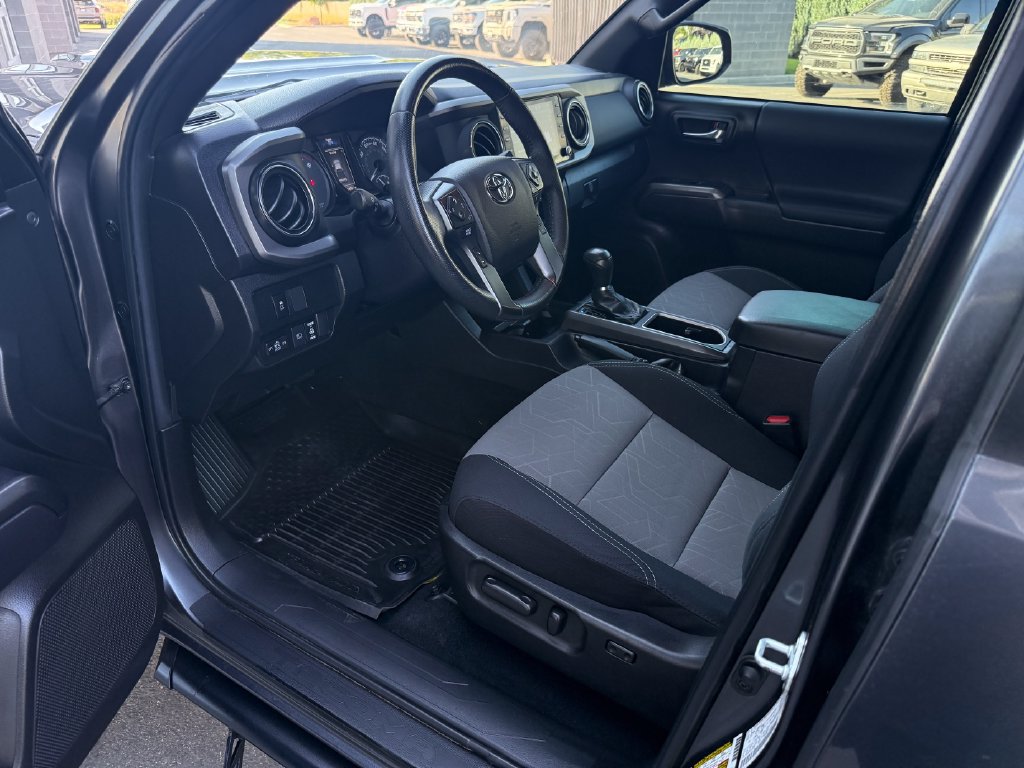 Used 2022 Toyota Tacoma TRD Sport w/ Technology Package AWD/4WD image 21