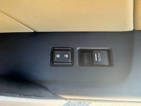 Used 2011 Honda Accord EX-L image 25