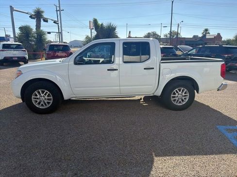 Used 2019 Nissan Frontier SV image 3