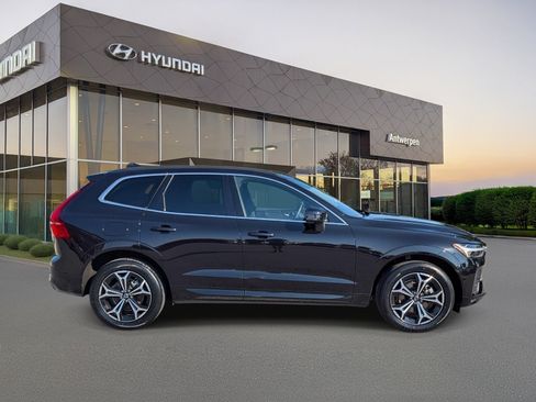 Used 2022 Volvo XC60 B5 Momentum AWD/4WD image 2