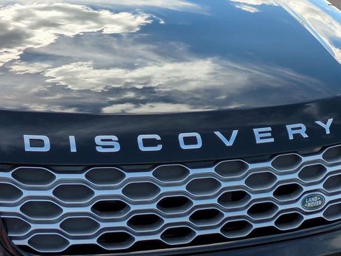 Used 2024 Land Rover Discovery Metropolitan Edition image 12