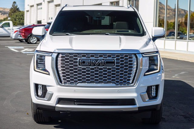 Used 2021 GMC Yukon Denali w/ Denali Ultimate Package AWD/4WD image 2