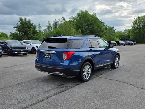 Used 2020 Ford Explorer XLT w/ Equipment Group 202A AWD/4WD image 8