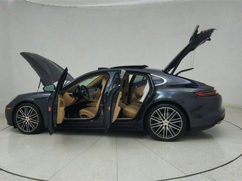 Used 2018 Porsche Panamera 4S image 71