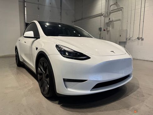 Used 2023 Tesla Model Y Performance AWD/4WD image 8