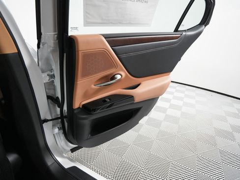 New 2025 Lexus ES 350 w/ Premium Package image 15