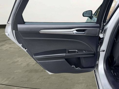 Used 2018 Ford Fusion SE FWD image 22