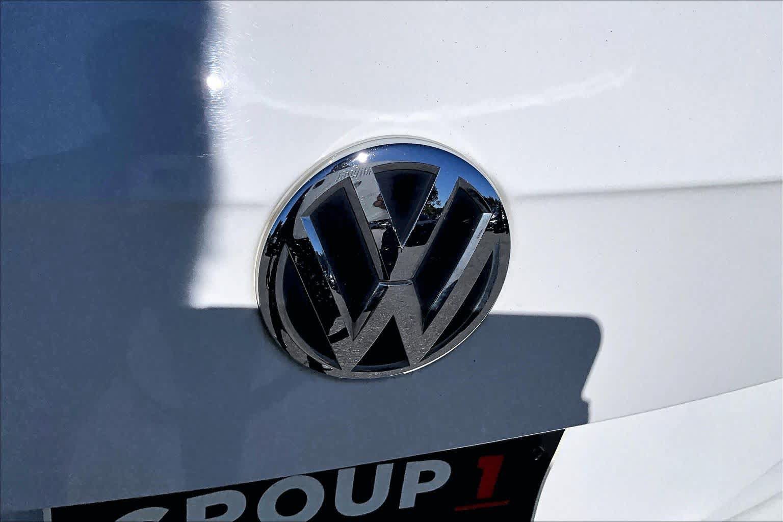 Used 2021 Volkswagen Tiguan SE w/ Panoramic Sunroof Package FWD image 31