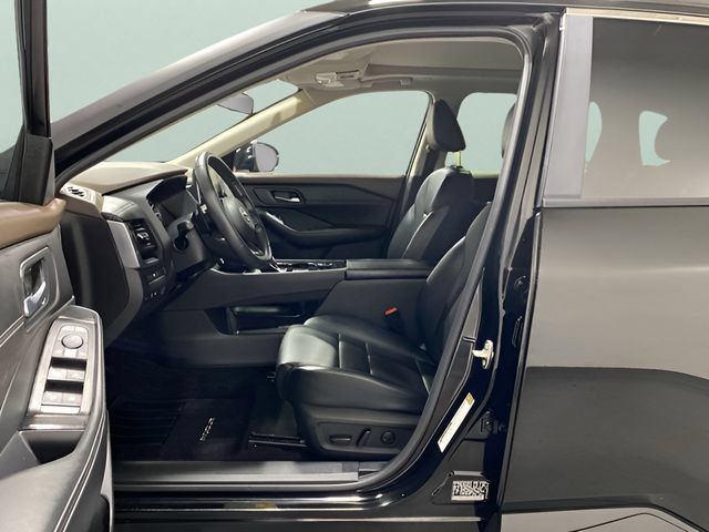Certified 2023 Nissan Rogue SV w/ SV Premium B Package AWD/4WD image 11