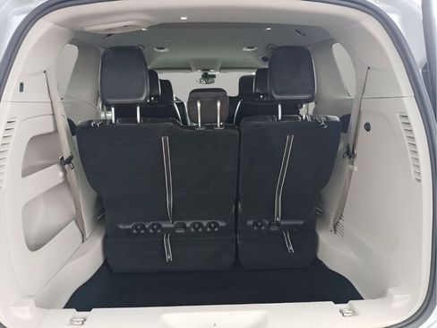 Used 2024 Chrysler Pacifica Touring-L image 26