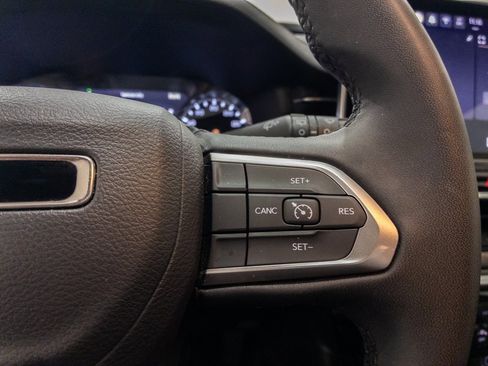 Used 2024 Jeep Compass Latitude image 25