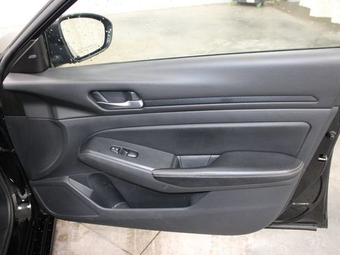 Used 2024 Nissan Altima 2.5 SV FWD image 22