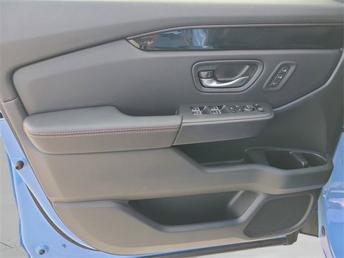 Used 2025 Honda Pilot TrailSport image 22