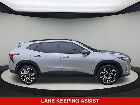 Used 2024 Chevrolet Trax RS FWD image 9