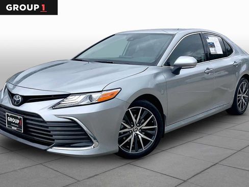 Used 2023 Toyota Camry XLE FWD image 1
