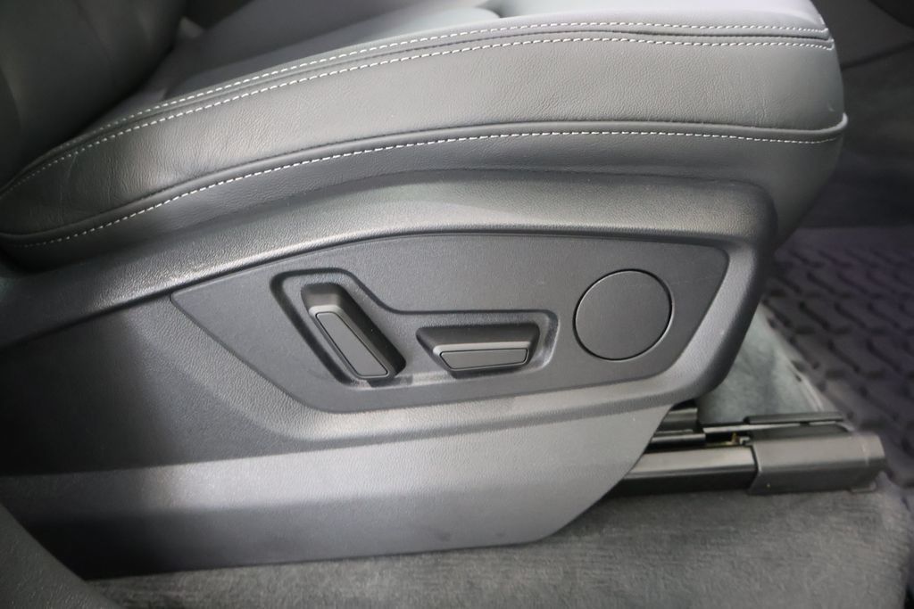 Used 2025 Audi Q7 3.0T Premium w/ Convenience Package AWD/4WD image 22