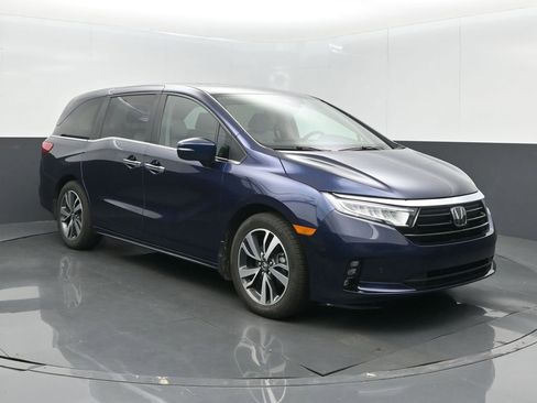 Certified 2024 Honda Odyssey Touring image 3