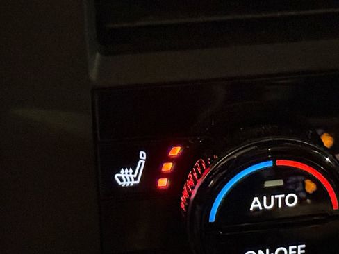 Used 2023 Nissan Rogue SV w/ SV Premium B Package image 5