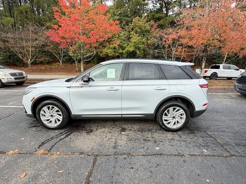 New 2026 Lincoln Corsair Premiere image 4