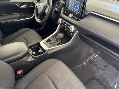 Used 2021 Toyota RAV4 XLE w/ Carpet Mat Package (TMS) AWD/4WD image 17
