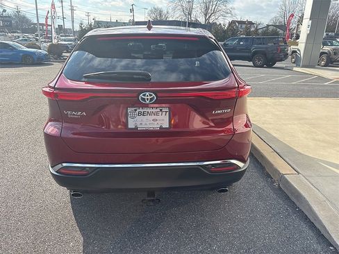 Used 2024 Toyota Venza Limited image 3