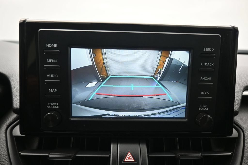 Used 2019 Toyota RAV4 LE FWD image 18