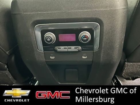 Used 2021 Chevrolet Suburban LT AWD/4WD image 27