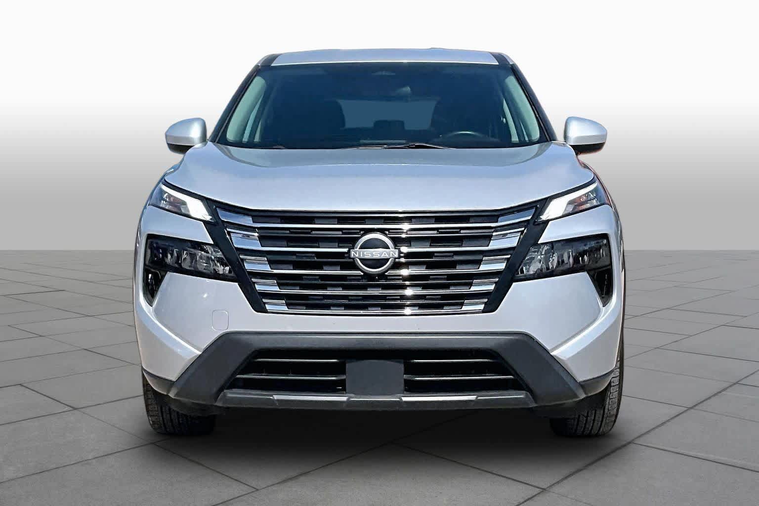 Used 2024 Nissan Rogue SV FWD image 4